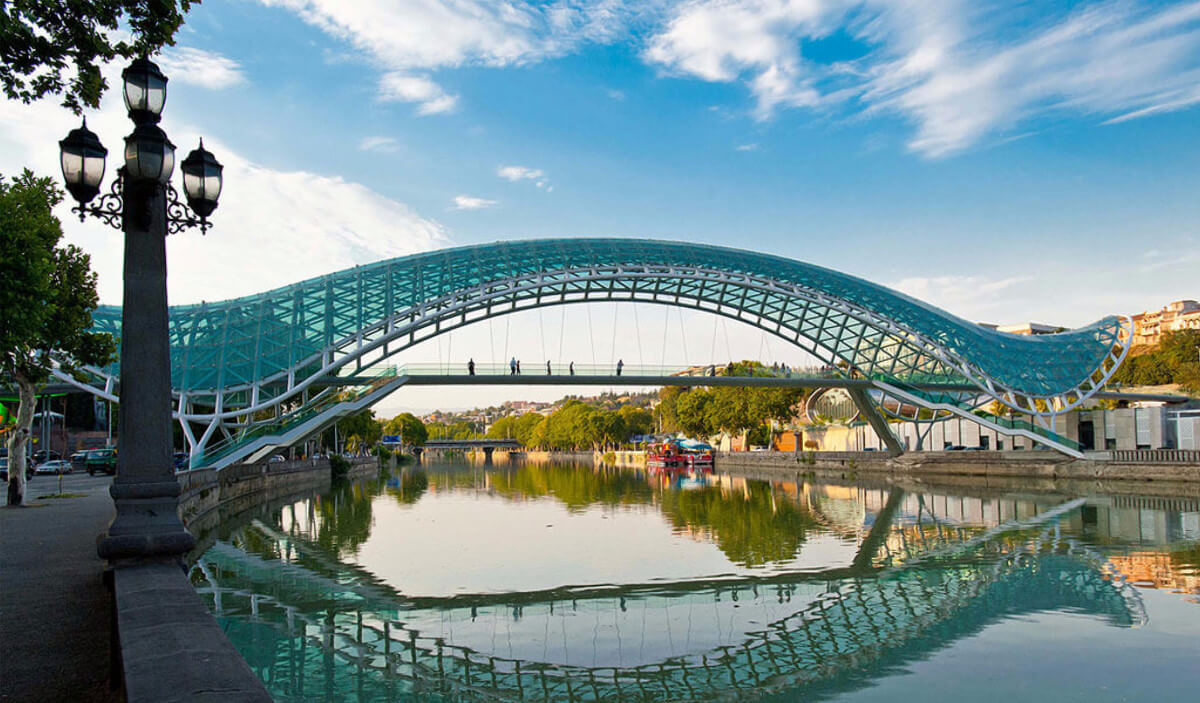 стеклянный мост в тбилиси